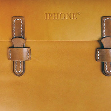Кожаная сумка под брендом iPhone